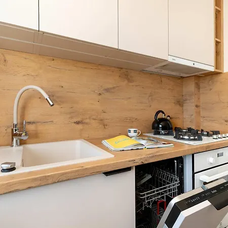 Bright & Modern With Balcony And Seaview By Renters Apartament *